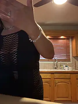 Snapshot of LittleMissEeve chatting on 11-22-25, 09:36 LittleMissEeve online show from 11-22-25, 09:36