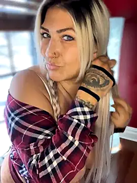 Snapshot of LittleMissEeve chatting on 12-01-25, 09:31 LittleMissEeve online show from 12-01-25, 09:31