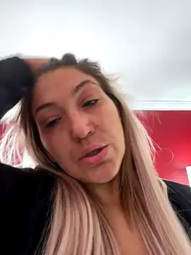 Snapshot of LittleMissEeve chatting on 12-02-25, 04:24 LittleMissEeve online show from 12-02-25, 04:24