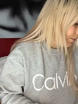 Snapshot of LittleMissEeve chatting on 12-15-25, 11:20 LittleMissEeve online show from 12-15-25, 11:20