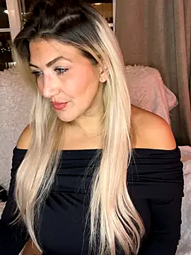 Snapshot of LittleMissEeve chatting on 12-17-25, 01:55 LittleMissEeve online show from 12-17-25, 01:55