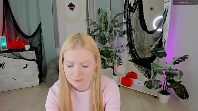 Laly Peach online show from 10-20-25, 03:56