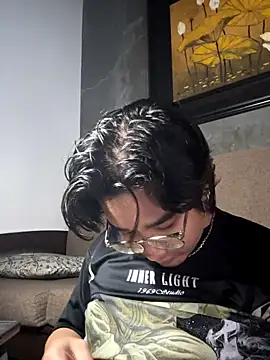 KayNguyenn online show from 10-14-25, 02:12