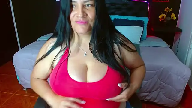 Snapshot of salomexlove_20 chatting on 02-06-25, 04:14 salomexlove 20 online show from 02-06-25, 04:14