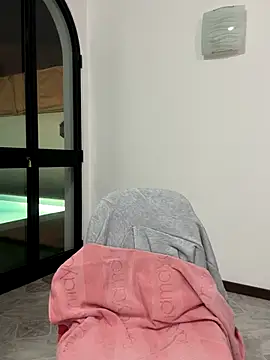 Snapshot of nicole_98 chatting on 10-28-25, 05:26 nicole 98 online show from 10-28-25, 05:26