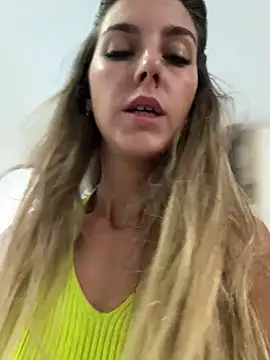 Snapshot of nicole_98 chatting on 10-29-25, 03:58 nicole 98 online show from 10-29-25, 03:58