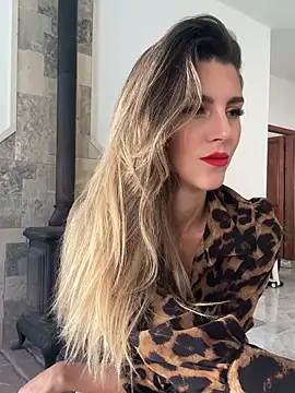 Snapshot of nicole_98 chatting on 11-14-25, 09:19 nicole 98 online show from 11-14-25, 09:19