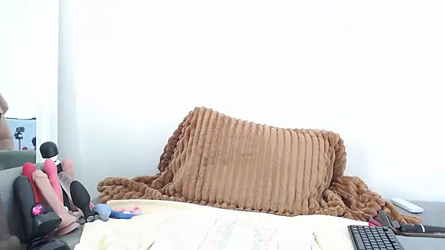 Snapshot of nicole_98 chatting on 12-14-25, 09:03 nicole 98 online show from 12-14-25, 09:03