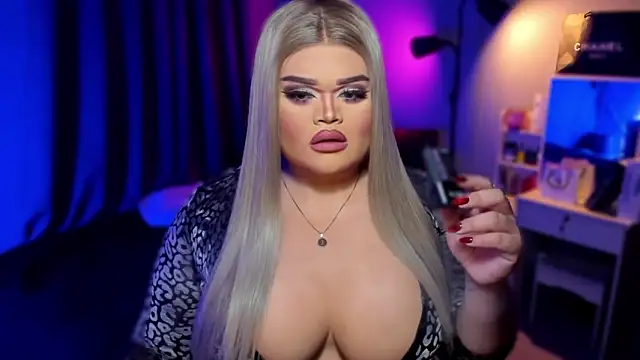 KarolinaThompson online show from 12-15-24, 04:15