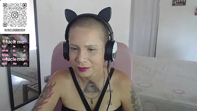 Snapshot of moon_cat85 chatting on 03-05-25, 07:27 moon cat85 online show from 03-05-25, 07:27