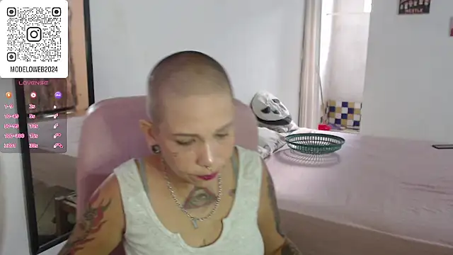 Snapshot of moon_cat85 chatting on 03-16-25, 04:56 moon cat85 online show from 03-16-25, 04:56