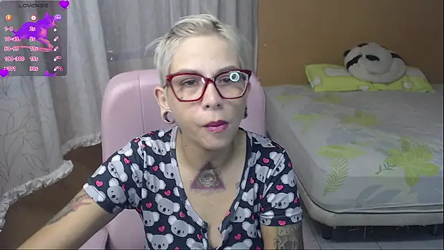 Snapshot of moon_cat85 chatting on 07-15-26, 11:59 moon cat85 online show from 07-15-26, 11:59