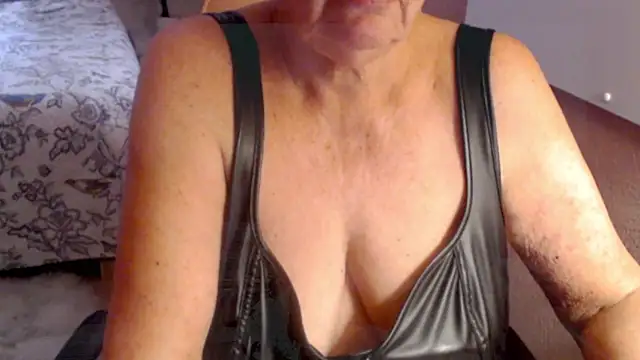 GrannyChrissy68 online show from 01-30-25, 12:37