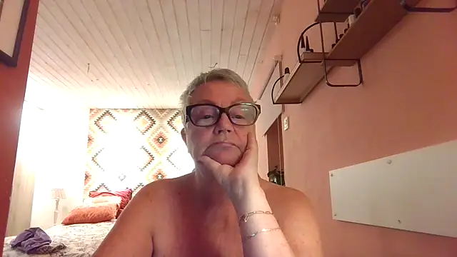 GrannyChrissy68 online show from 12-01-25, 04:01