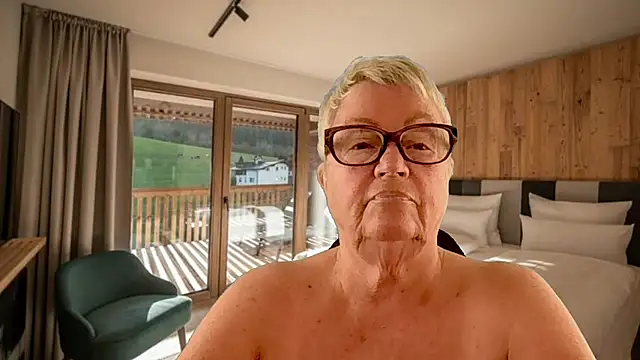 GrannyChrissy68 online show from 03-12-26, 12:22