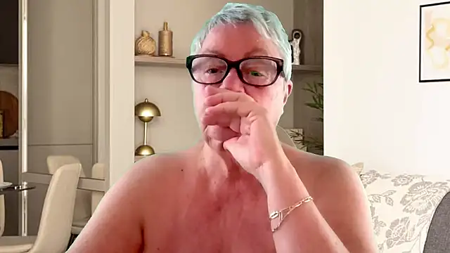 GrannyChrissy68 online show from 04-17-26, 01:25