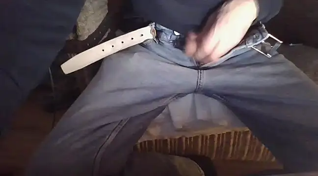 Snapshot of Hunzi123 chatting on 02-20-25, 06:39 Hunzi123 online show from 02-20-25, 06:39