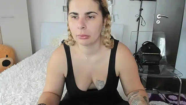 Snapshot of sweetemy4u chatting on 12-09-24, 09:06 sweetemy4u online show from 12-09-24, 09:06