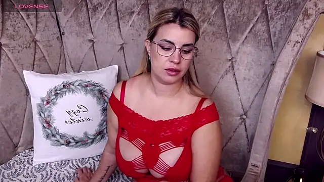 BustyGizelle online show from 11-10-25, 06:45