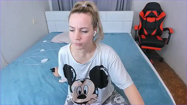 DreamGirl225 online show from 11-15-25, 08:16