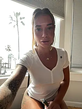 Snapshot of italianPassion chatting on 03-04-26, 10:05 italianPassion online show from 03-04-26, 10:05