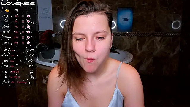 Snapshot of MelindaTin chatting on 12-14-24, 12:55 MelindaTin online show from 12-14-24, 12:55