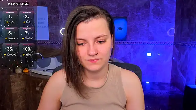 Snapshot of MelindaTin chatting on 05-01-26, 01:21 MelindaTin online show from 05-01-26, 01:21