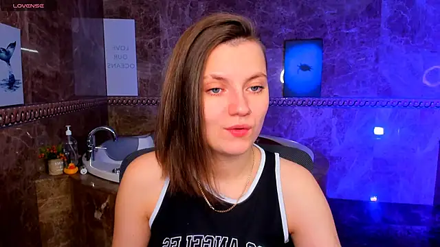 Snapshot of MelindaTin chatting on 05-22-26, 01:02 MelindaTin online show from 05-22-26, 01:02
