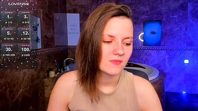 Snapshot of MelindaTin chatting on 06-07-26, 12:48 MelindaTin online show from 06-07-26, 12:48