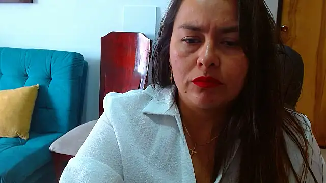 Ixchel Anaid online show from 11-11-25, 05:46