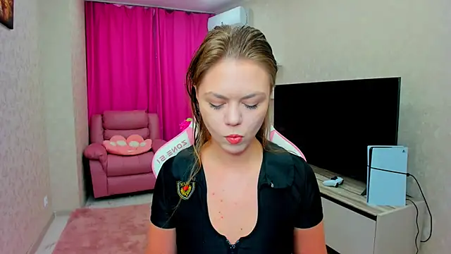 Strawberrye online show from 03-02-26, 03:20