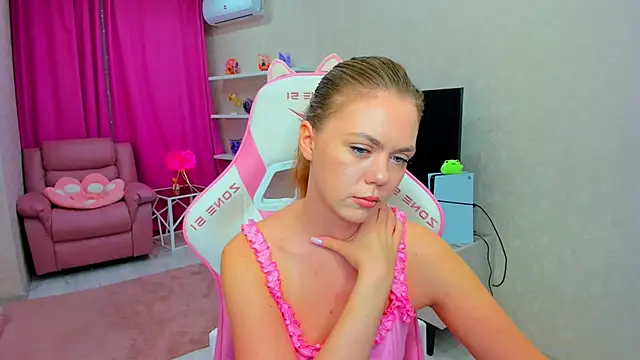 Strawberrye online show from 04-27-26, 03:26