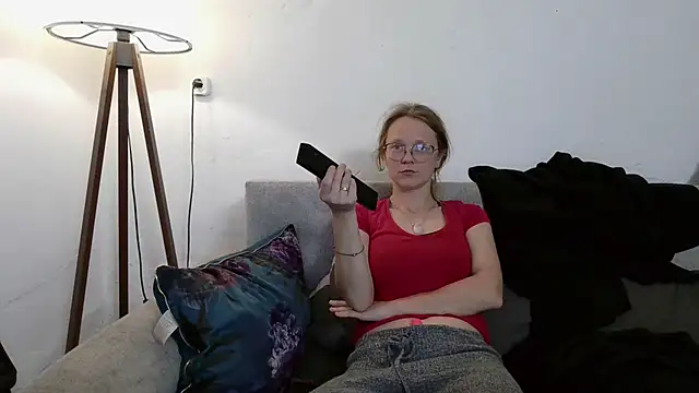 little-leni online show from 04-24-26, 08:33