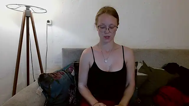 little-leni online show from 04-25-26, 08:06