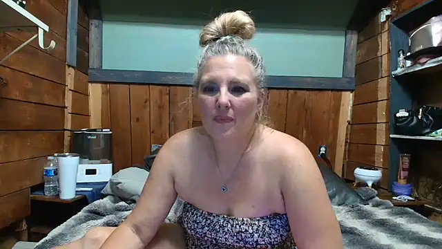 lisaxlovexxx online show from 06-10-26, 04:45