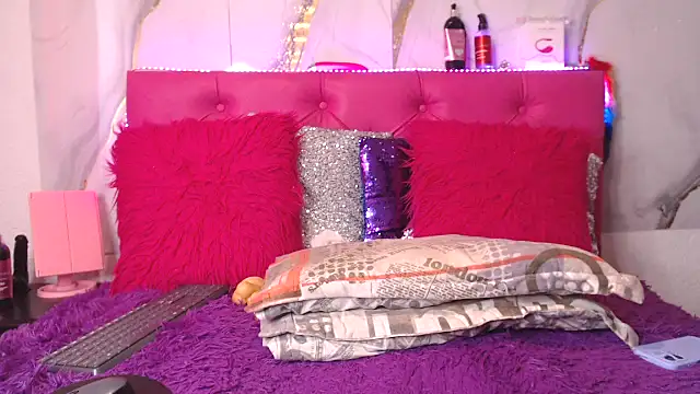 SARAWILLS online show from 07-21-26, 02:19