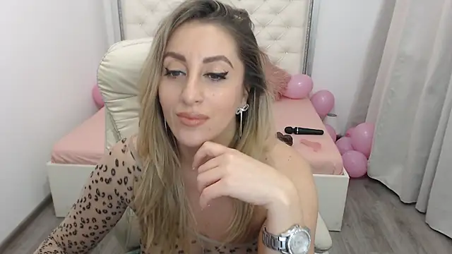 Snapshot of erykajoy chatting on 02-28-25, 08:31 erykajoy online show from 02-28-25, 08:31