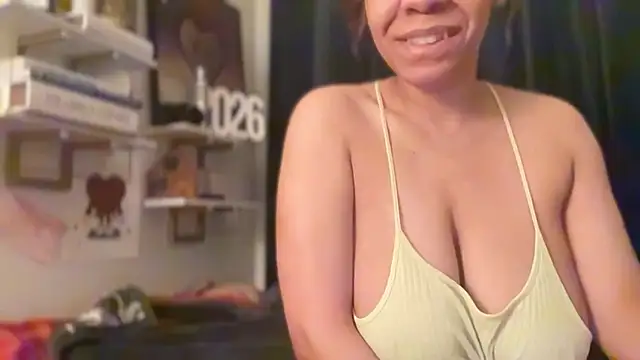 Snapshot of Sanaawest chatting on 02-02-26, 12:37 Sanaawest online show from 02-02-26, 12:37