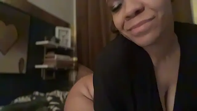 Snapshot of Sanaawest chatting on 04-07-26, 11:32 Sanaawest online show from 04-07-26, 11:32