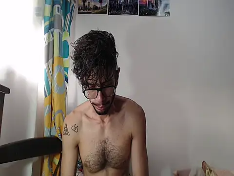 Snapshot of alisterxxx chatting on 01-15-25, 12:04 alisterxxx online show from 01-15-25, 12:04