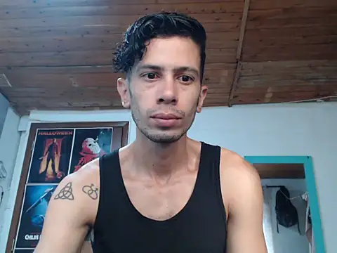 Snapshot of alisterxxx chatting on 01-24-25, 12:31 alisterxxx online show from 01-24-25, 12:31