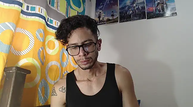 Snapshot of alisterxxx chatting on 02-10-25, 01:33 alisterxxx online show from 02-10-25, 01:33