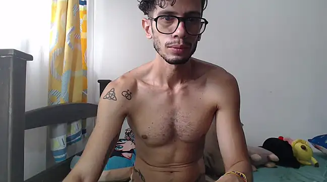 Snapshot of alisterxxx chatting on 02-17-25, 05:21 alisterxxx online show from 02-17-25, 05:21