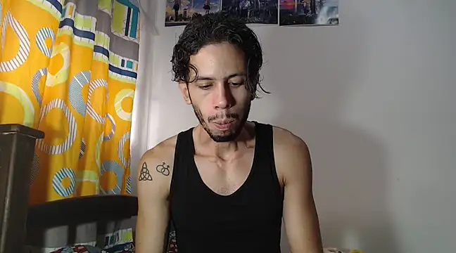 Snapshot of alisterxxx chatting on 02-21-25, 12:28 alisterxxx online show from 02-21-25, 12:28