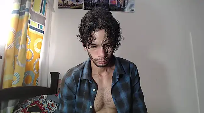 Snapshot of alisterxxx chatting on 02-21-25, 07:21 alisterxxx online show from 02-21-25, 07:21