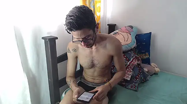 Snapshot of alisterxxx chatting on 03-03-25, 02:04 alisterxxx online show from 03-03-25, 02:04