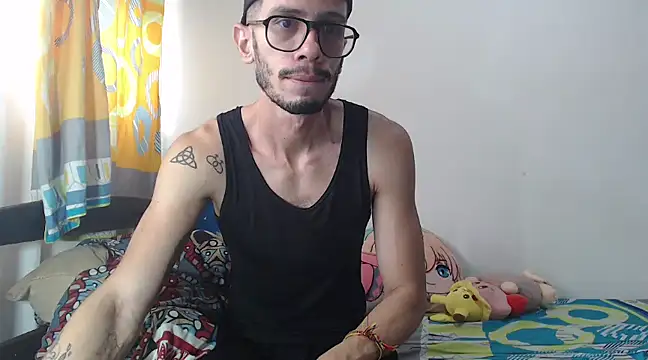 Snapshot of alisterxxx chatting on 03-12-25, 06:00 alisterxxx online show from 03-12-25, 06:00