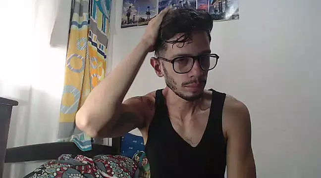 Snapshot of alisterxxx chatting on 03-14-25, 12:40 alisterxxx online show from 03-14-25, 12:40