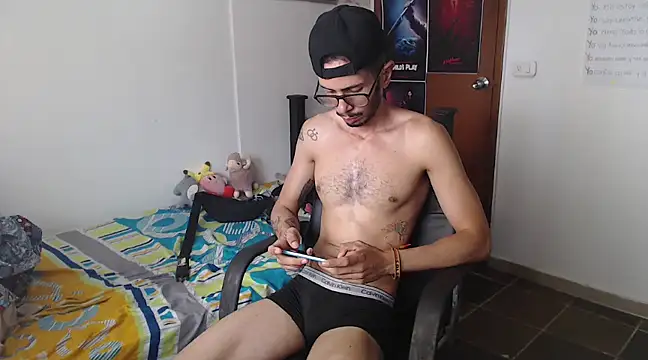 Snapshot of alisterxxx chatting on 03-20-25, 06:31 alisterxxx online show from 03-20-25, 06:31