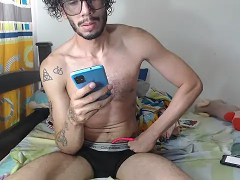 Snapshot of alisterxxx chatting on 10-23-25, 06:28 alisterxxx online show from 10-23-25, 06:28